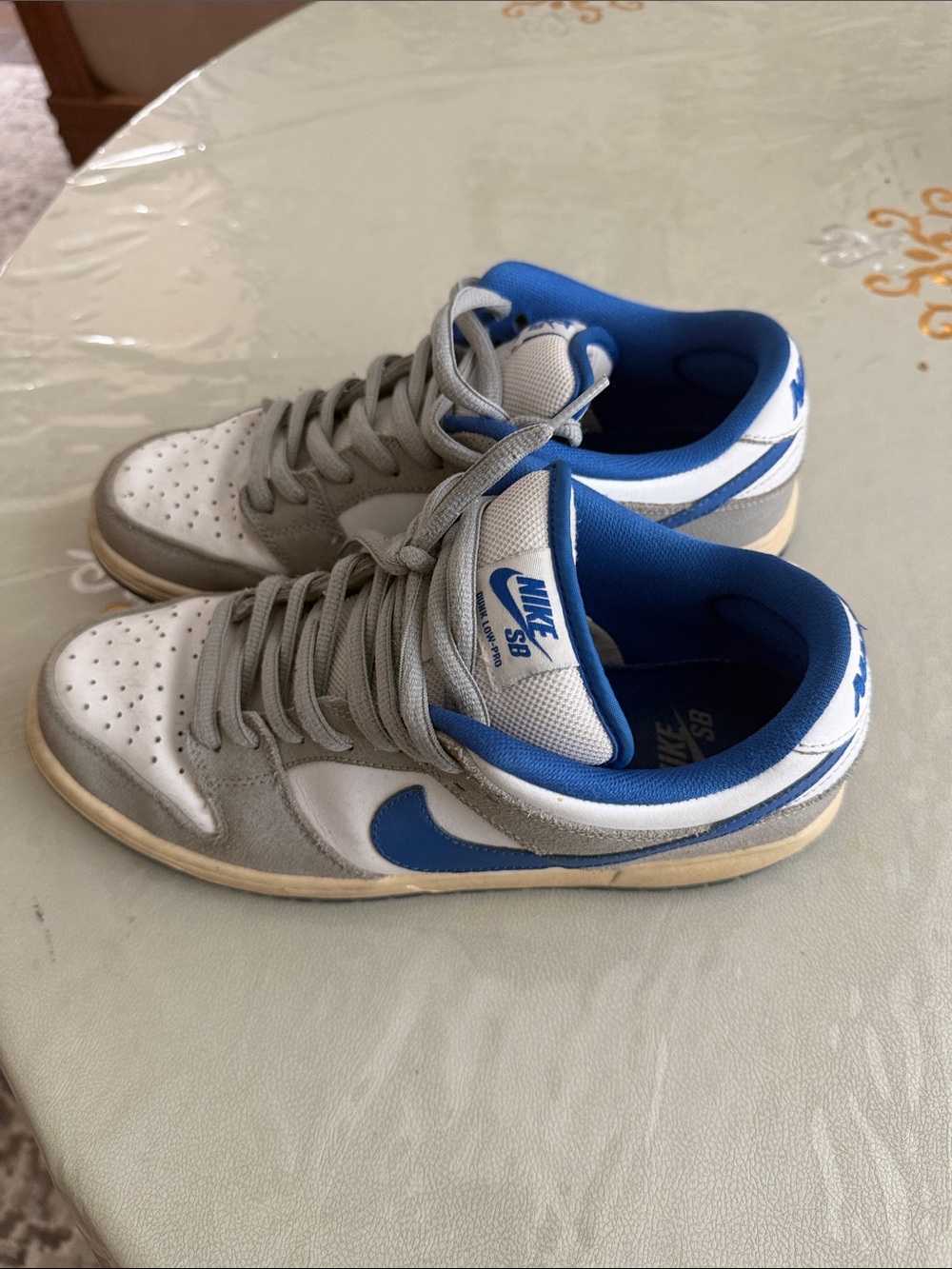 Nike Kids Low-Top Sneakers in White and Blue